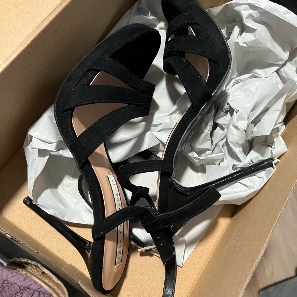 Size 7 (37EU) zara heel sandals
